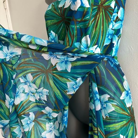 SOLD (elsewhere)M&Co size 6 Summer Flowery Beach Bikini Cover Dress - Picture 5 of 7
